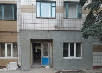 Самарские строители обновляют детскую стоматологию в Снежном