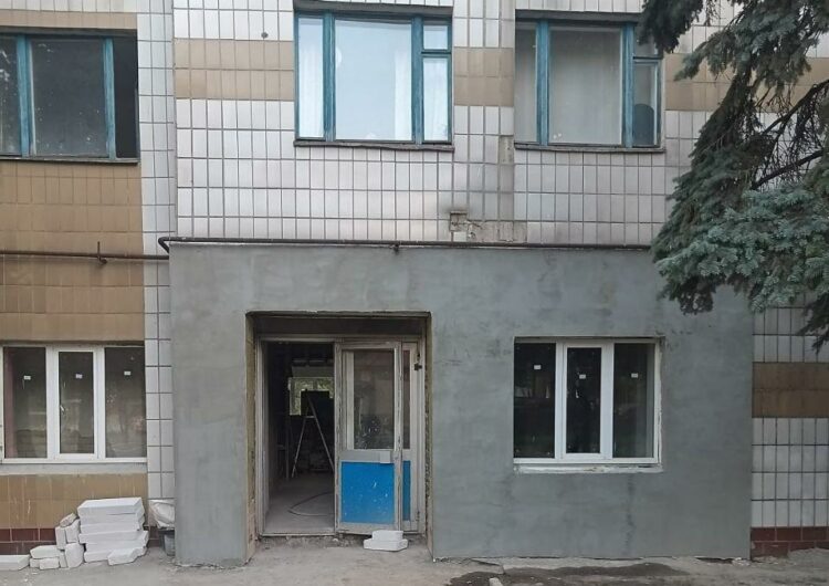 Самарские строители обновляют детскую стоматологию в Снежном