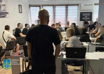 В Киеве накрыли колл-центр, разводивший россиян на деньги