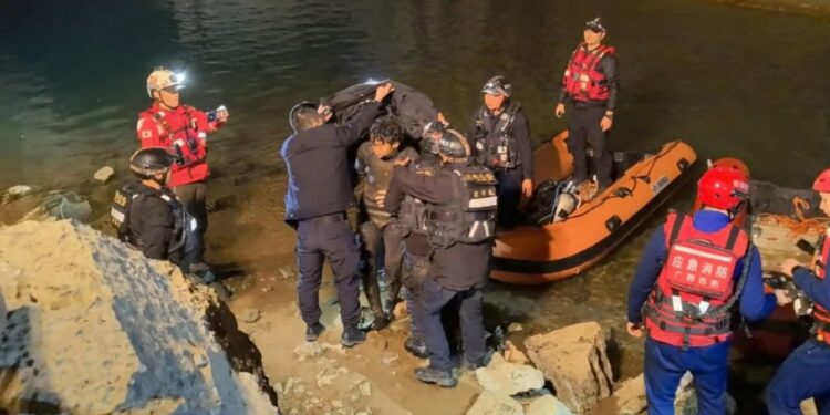 Китаец провёл 5 дней в подводной пещере и выжил на сырой рыбе