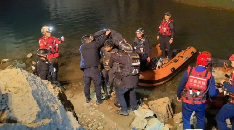 Китаец провёл 5 дней в подводной пещере и выжил на сырой рыбе
