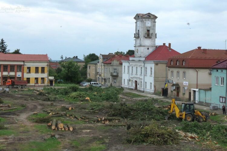 Украинцам под Львовом при поддержке ЕС удалось победить советские деревья