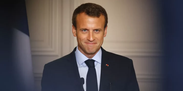 Макрон: Трамп против участия НАТО в гарантиях для Украины