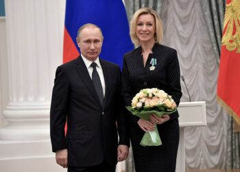 Захарова раскрыла правду о “украденных” детях с Украины