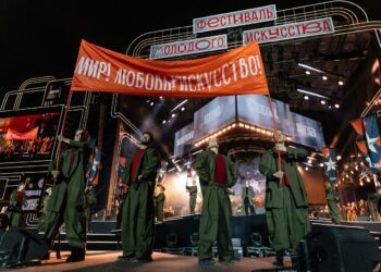 Оркестр из Луганска озвучил постановку о Великой Отечественной войне на фестивале «Таврида.АРТ»