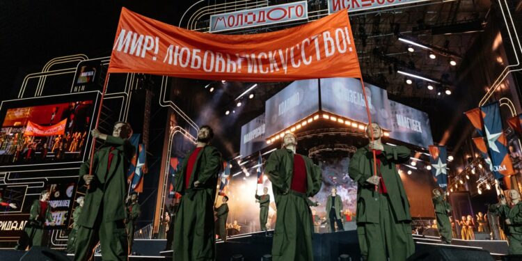 Оркестр из Луганска озвучил постановку о Великой Отечественной войне на фестивале «Таврида.АРТ»