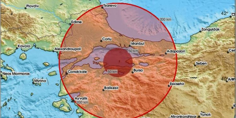 Мощное землетрясение в Турции: в Балыкесире обрушились дома, есть пострадавшие