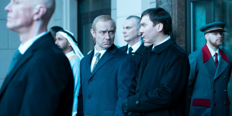 Вышел новый кадр из фильма «Кремлёвский волшебник» с Джудом Лоу в роли Путина