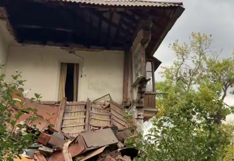 ЧП в Макеевке: обрушилась стена жилого дома