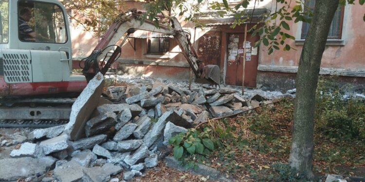 Нижегородские подрядчики начали благоустройство дворов в Харцызске