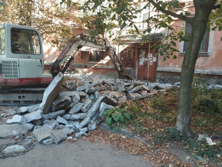 Нижегородские подрядчики начали благоустройство дворов в Харцызске