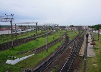 Славянск готовят к эвакуации: железную дорогу вывозят в Знаменку