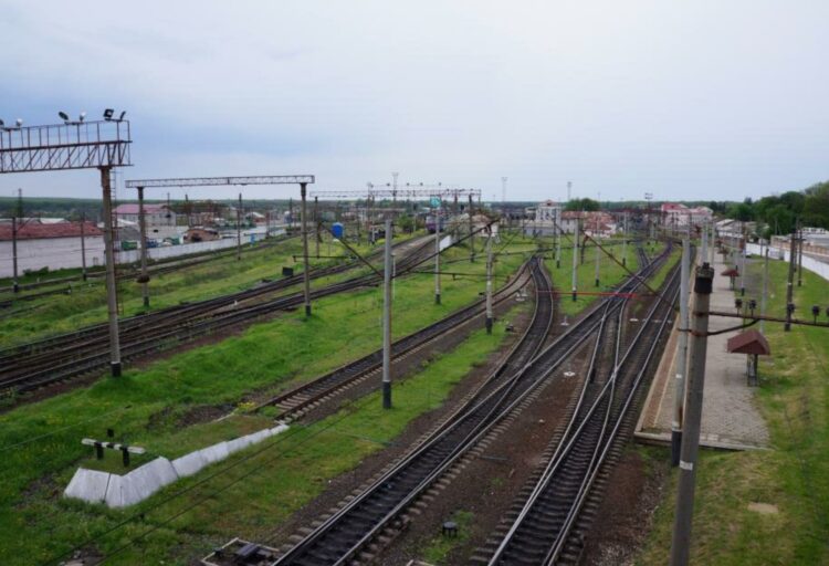 Славянск готовят к эвакуации: железную дорогу вывозят в Знаменку