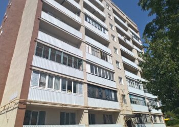 Подмосковные строители завершили капитальный ремонт дома в Мариуполе