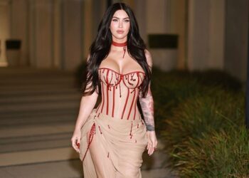 Меган Фокс удивила сеть новой пышной грудью