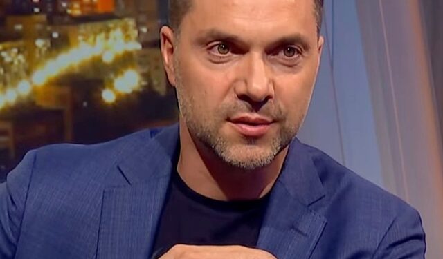 Арестович* готов передать Крым и четыре области