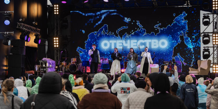 Праздник единства: жители Новороссии и Донбасса отметили День воссоединения