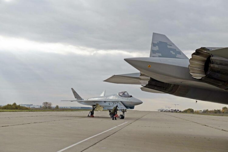 Су-75 «Шах и мат»: первый прототип истребителя представлен раньше срока