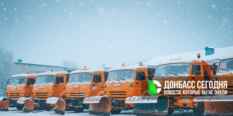Мариуполь готовится к зимним испытаниям: 12 машин на старте и сотни тонн реагентов в запасе
