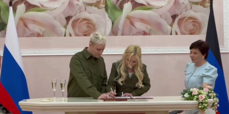 Любовь под звуки Донбасса: Шаман и Екатерина Мизулина поженились в Донецке