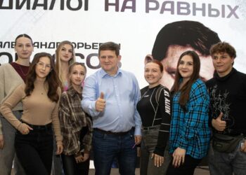 Актёр Александр Обласов встретился с молодёжью Донецка и поделился жизненным опытом