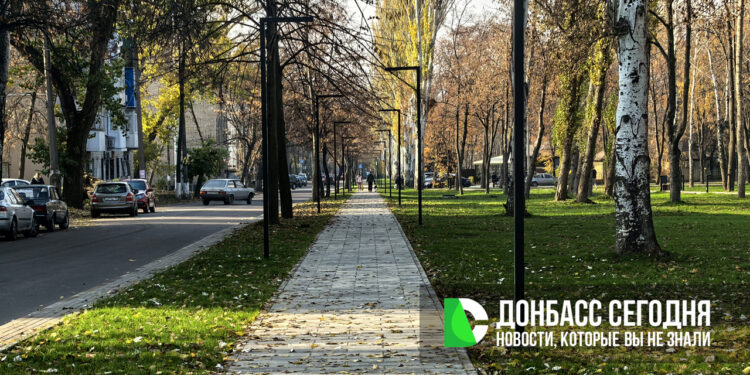 Дончане гуляют в обновлённом парке Гулливер даже в ноябре