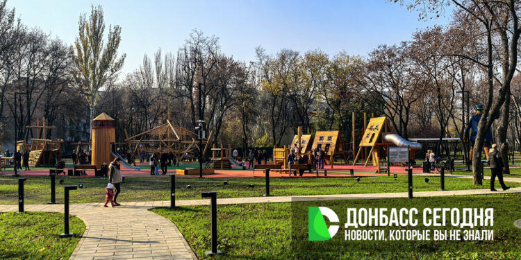 Дончане гуляют в обновлённом парке Гулливер даже в ноябре