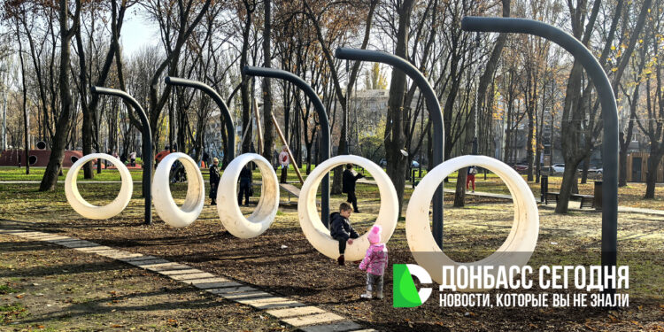 Дончане гуляют в обновлённом парке Гулливер даже в ноябре