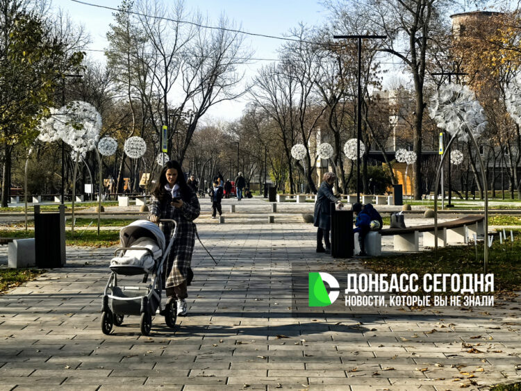 Дончане гуляют в обновлённом парке Гулливер даже в ноябре