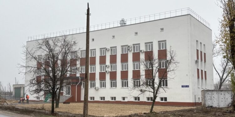 В Северодонецке завершают восстановление разбитой в боях городской стоматологической поликлиники