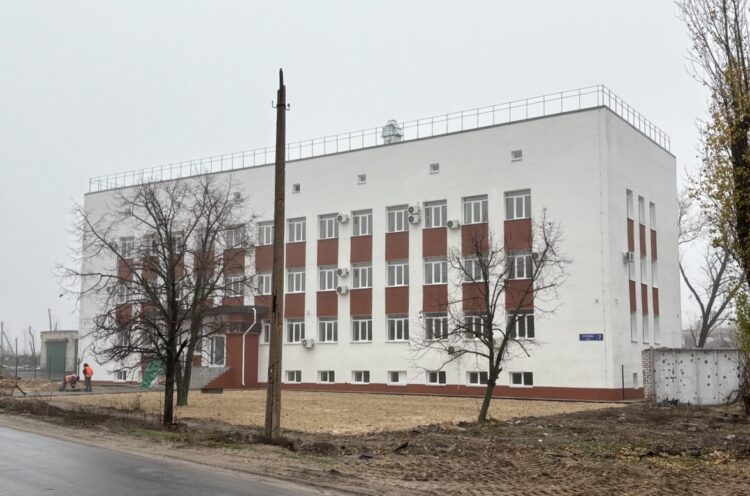 В Северодонецке завершают восстановление разбитой в боях городской стоматологической поликлиники