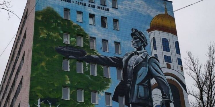 Новый мурал у Крытого рынка стал отражением характера Донецка