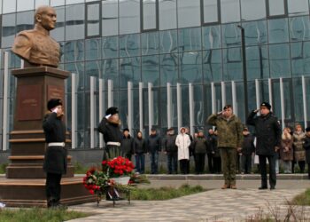 В Мариуполе увековечили память дважды Героя России Михаила Гудкова