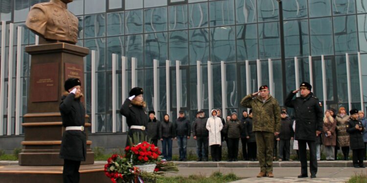 В Мариуполе увековечили память дважды Героя России Михаила Гудкова