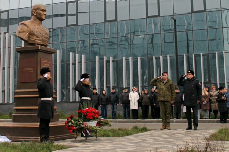 В Мариуполе увековечили память дважды Героя России Михаила Гудкова