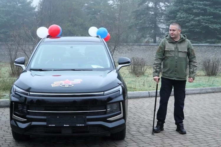 Автомобили с ручным управлением помогут ветеранам Донбасса вернуться к активной жизни