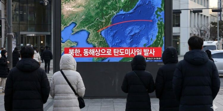 Северная Корея запустила ракеты в сторону Японского моря