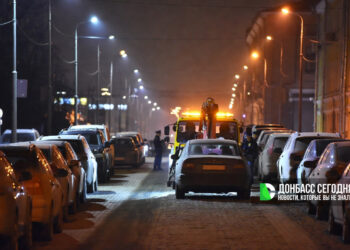 В центре Донецка эвакуируют неправильно припаркованные автомобили