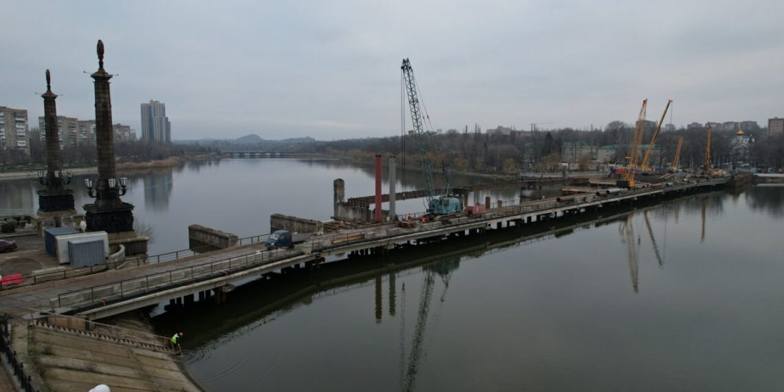 Реконструкция моста через Кальмиус в Донецке: демонтаж пролётов завершен на 95%