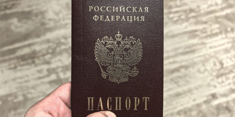 В Абхазии приостановили выдачу российских паспортов после претензий местных депутатов