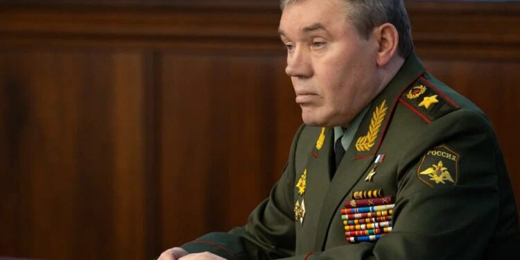 Глушковка освобождена, Дробышево зачищают: Герасимов проинспектировал передовую и вручил награды героям