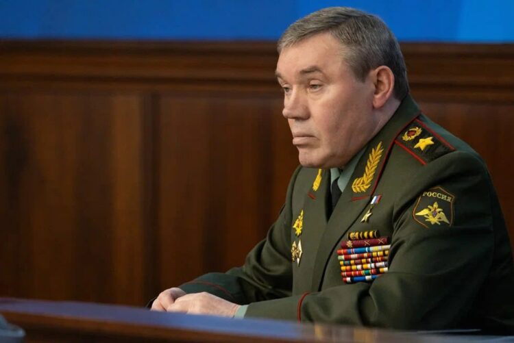 Глушковка освобождена, Дробышево зачищают: Герасимов проинспектировал передовую и вручил награды героям