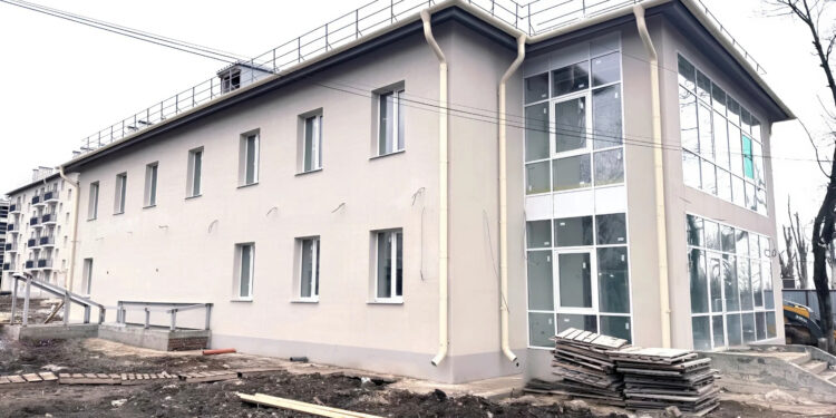 В Мариуполе завершили монтаж новой кровли во втором корпусе ДК «Строителей»