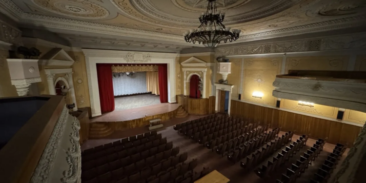 Южноуральцы приступили к восстановлению Дворца культуры Машиностроителей в Ясиноватой