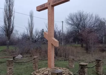 Казаки Лутугинщины обновили поклонный крест в Сутогане