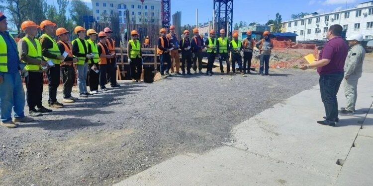 В Мариуполе продолжают проводить встречи с трудовыми мигрантами на стройках