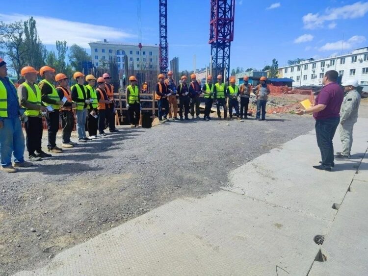 В Мариуполе продолжают проводить встречи с трудовыми мигрантами на стройках