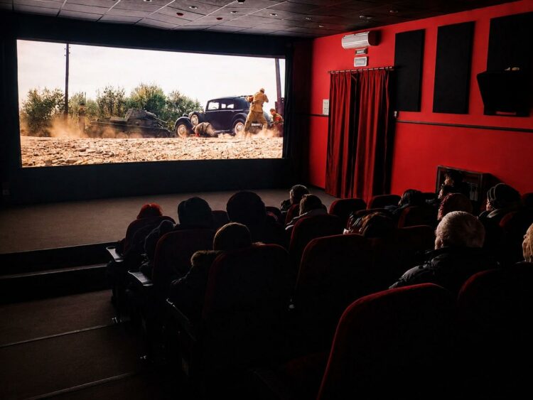 В ДНР откроют ещё шесть современных кинозалов