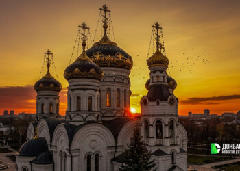 Дрон атаковал кафедральный собор в Горловке: ранен митрополит Митрофан, храм уцелел