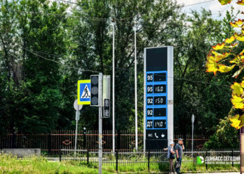 Вторая волна топливного кризиса уже идёт: чего ждать водителям осенью